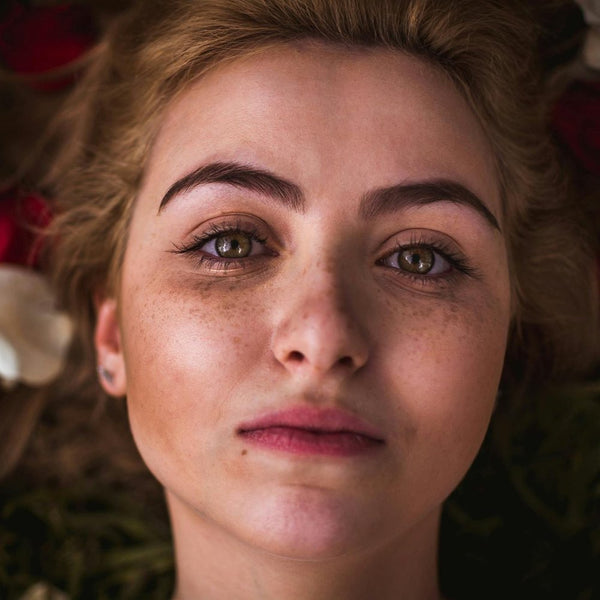 What are the benefits of using a Vitamin C serum?